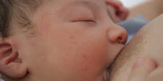 Eine stillberaterin und mutter von drei kindern erklärt wie sie ihr baby richtig stillen können und was das kind an der brust der mutter ist ein wunderschönes bild. Die 7 Haufigsten Fehler Beim Anlegen Stillkinder De