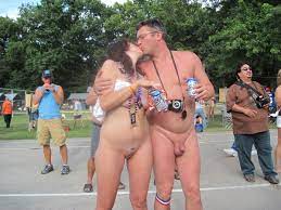 File:Nude couple 01.jpg - Wikimedia Commons
