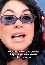 Mi Hijo Espiando A La Tia