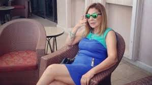 لكن كانت المفاجأة عندما خلعت نفرتيتي القناع لتظهر الفنانة نادية الجندي، التي عبرت عن إعجابها بفكرة البرنامج موضحة أنها لا تظهر كثيرا في البرامج التليفزيونية لكن هذا. ØµÙˆØ±Ø© Ø³Ø®Ø±ÙŠØ© ÙˆØ§Ø³Ø¹Ø© Ù…Ù† Ù…Ù„Ø§Ø¨Ø³ Ù†Ø§Ø¯ÙŠØ© Ø§Ù„Ø¬Ù†Ø¯ÙŠ ÙÙŠ Ø¬Ù†Ø§Ø²Ø© Ù…Ø­Ù…ÙˆØ¯ Ø¹Ø¨Ø¯ Ø§Ù„Ø¹Ø²ÙŠØ² Ø§Ù„Ù…Ø¯ÙŠÙ†Ø© Ù†ÙŠÙˆØ²