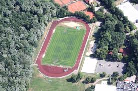 Diese krummen maße ergeben sich aus der geschichte der fußballplätze. Sportplatz Wikipedia