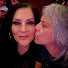 ISO: my 24th birthday is coming up and I've never had an extra af cake can  some recommend a small buisness/ cake maker that could do this and I could  pick up