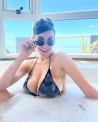 Faa todo eso es...!: Se viralizaron tremendas fotos de Andrea Rincón en un  jacuzzi