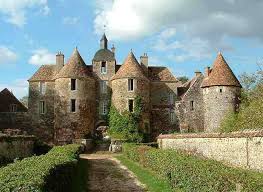 Le Chateau De Ratilly A Treigny Puisaye Yonne Photos Description Chateau France Chateau Les Chateaux De France