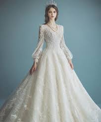 15 Statement Making Regal Wedding Dresses Fit For A Modern Queen Gaun Pengantin Sederhana Pakaian Pernikahan Gaun Pengantin Putri