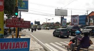 Nurin dan hana bermain di trans studio mini jogja yang ada di kompleks transmart carrefour maguwo, yogyakarta. Saksi Sebut Korban Sempat Minta Tolong Sebelum Tewas Disambar Trans Jogja Suara Jogja
