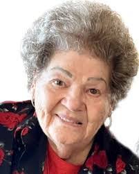 Faye Howe's Instagram, Twitter & Facebook