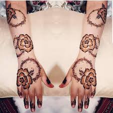 It was basically applied by asians during wedding ceremonies, but nowadays the tattoos are increasingly taking over the tattoo industry. Henna Inspiration And Tips For Eid Al Fitr Vogue Arabia