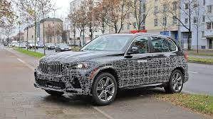 Bmw schickt im spätherbst den neuen x5 ins rennen, der dann in der dritten generation vorliegt. Erlkonig Bmw X5 Facelift 2022 Dezente Retuschen Auto Motor Und Sport