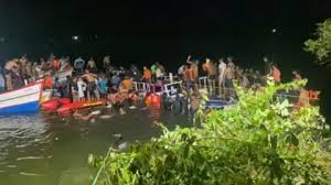 India Kerala: At least 22 dead as boat ...