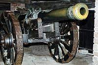El falconet era un cañón ligero desarrollado a finales del siglo xv que disparaba un tiro más pequeño que el halcón similar. Falconet Cannon Wikipedia