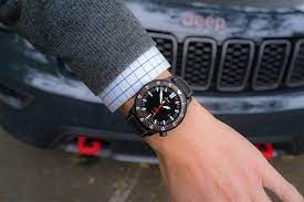 This one, like the bell and ross hydromax is a quartz driven oil filled watch. Sinn Ux S Ezm 2b Special Sale Ref 403 060 The Luxury Well