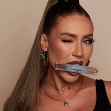 Dr. Phlox's attempt to save an alien species from a mysterious illness  leads him to discover that his work may impact the future of an entire  civilization... and doom another species' own