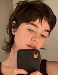 Hi, I am looking for a model for layers cut, graduated bob and face framing  haircut in Croydon only for £10. If someone interested dm me please. Thank  you.