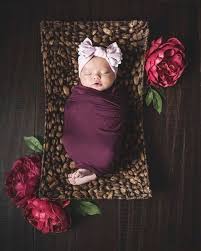 Pin By Gozde Bayraktar On Bebes Tiernos Baby Girl Photography Newborn Girl Newborn Pictures
