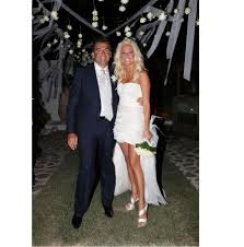 Contact καιτη φινου on messenger. Stelios Kazantzidhs Marinella Kaith Finoy Giwrgos Lyras Kai 19 Akoma Istorikoi Gamoi Freegossip