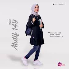Atasan ini dikombinasikan secara estetik dengan jeans berlingkar lebar yang ujungnya ditekuk. Harga Baju Tunik Dewasa Terbaru Juli 2021 Biggo Indonesia