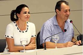 Vamos espalhar esse vídeo da esposa do omar aziz. Governador E Primeira Dama Do Am Denunciados Por Promocao Pessoal Manaus A Critica Amazonia Amazonas Manaus