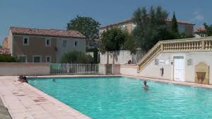 Les Bastides D Uzes Rue Des Lavandes Vers La Piscine Youtube