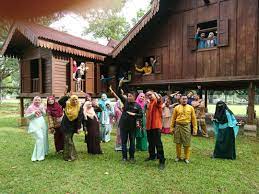 28 gambar kartun sambutan hari raya aidilfitri pilihan gambar suasana aidilfitri di kampung perdamaian sukhirin in kampung pe in 2020 mario characters character cute Dapat Balik Kampung Belum Tentu Selamat Kerana Anda Akan Dipantau Jiran Utusantv