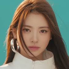 Anna Tanaka's Instagram, Twitter & Facebook