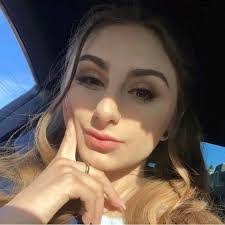 Penelope Kay's Instagram, Twitter & Facebook