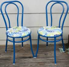 Flip That Rusted Garage Sale Find With These 14 Stunning Ideas Painted Metal Chairs Metal Chairs Painting Rusted Metal
