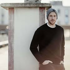Warum es zur trennung von freund lars kam. Dschungelcamp 2021 Kandidat Lars Tonsfeuerborn Servierte Vor Der Dschungelshow Seinen Promi Freund Ab Tv