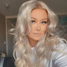 Abigail Springfield (@AbiSpringfield)