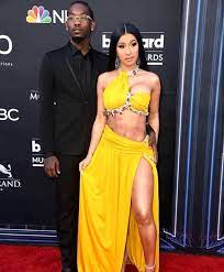 Ünlü rap yıldızı Cardi B, kalçasını açıp gösterdi! Hayranları şoke oldu  Foto Galerisi