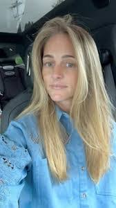 Lorena Robinson's Instagram, Twitter & Facebook