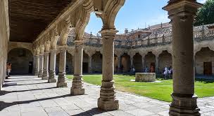 Descripción del edificio histórico, otros monumentos cercanos y hoteles en las proximidades. Salamanca La Universidad Mas Antigua De Espana
