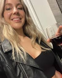 Amy Cashmore's Instagram, Twitter & Facebook