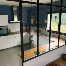 Canopy Kitchen Un Apres Midi Charge Avec L Assemblage De Meubles Canopy Kitchen Un Apres Midi Charge Avec En 2020 Cuisine Verriere Maison Cuisines De Ferme Modernes