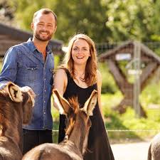 Landwirt thomas erobert carina im pool. Bauer Sucht Frau Rtl Alina Aus Dem Kreis Soest Vor Millionenpublikum Kreis Und Region