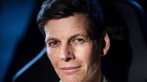 Komiker blev kendt som tætbygget pakkebud