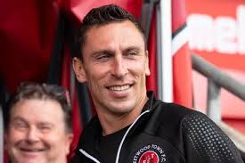 Leigh Griffiths marks Hibs return with stunning halfway line goal in  charity match