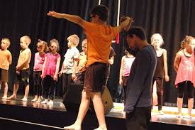 Au clair de la bulle. L Atelier Cirque Anime Par La Compagnie Au Clair De La Bulle Seduit De Plus En Plus D Enfants Langeac 43300
