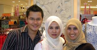 Skrub wajah dengan kesan serta merta halus dan lembut selepas penggunaan yang pertama. 4 Kisah Wanita Sebelum Mereka Jadi Jutawan Dan Usahawan Berjaya Di Malaysia