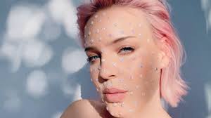 Yeah, yeah, yeah, look at me, gimme money. Anne Marie Official Website