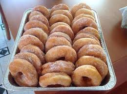 Le graffe napoletane sono delle sofficissime ciambelle di patate dolci preparate con lievito di birra, prima fritte e poi decorate con zucchero semolato e cannella. Ciambelle Di Patate Gonews It