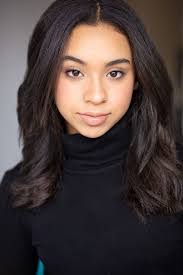 Caroline Deleon's Instagram, Twitter & Facebook