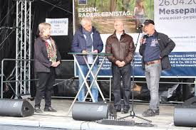 Du weißt, wie schwierig es ist, für kleine projekte ei. Stadt Essen Das Stadtportal Eroffneten Um 10 Uhr Den 3 Raderlebnistag V L N R Eva Sunderbrink Emg Essen Marketing Gmbh Uwe Loch Radio Essen Oberburgermeister Reinhard Pass Und Ralf Dreher Von Essen Bank Facebook