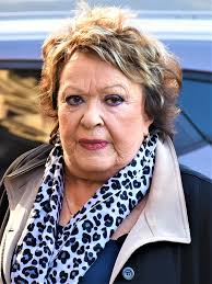 Rozum, moudrý kmet se stříbrnými vlasy, chce matějovi pomoci. Jirina Bohdalova Wikipedie