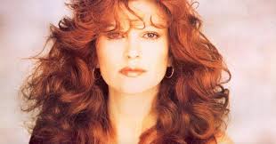 È la prima apparizione a sanremo, una milva ruspante ma già con una certa vis drammatica che diventerà la sua cifra, e segnerà la sua carriera nel segno della canzone colta. Bfgouejw0ggc0m