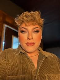 Will yall fix my arm fat and background have fun ig. Just no couches okk😭😫