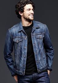 Black And Blue Denim Jacket Gap Fall Combo Inspiration With A Denim Jacket Black Shirt Dark Wash Blue Jeans Model Unknown Roupas Masculinas Roupas Com Jaquetas Jeans Jaquetas De Ganga