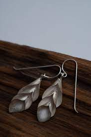 Three Hanging Calla Lily Flowers Handmade Silver Earrings Etsy Calla Lily Flowers Lily Flower Silver Earrings Etsy
