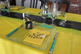 Table De Communion Sur Le Theme Du Tour De France Deco Anniversaire 40 Ans Deco Anniversaire Anniversaire 70 Ans