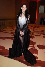 Her art is influenced by japanese anime, manga, and comic artists such as charles burns and daniel clowes. Grimes Im Style Check Haarfarbe Beauty Routine Und Lieblingslabel
